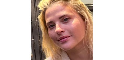 kelly vedovelli sans maquillage|Kelly Vedovelli : Son cliché sans maquillage fait。